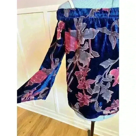 Skies Are Blue Off Shoulder Shirt size XSP - Picture 7 of 7